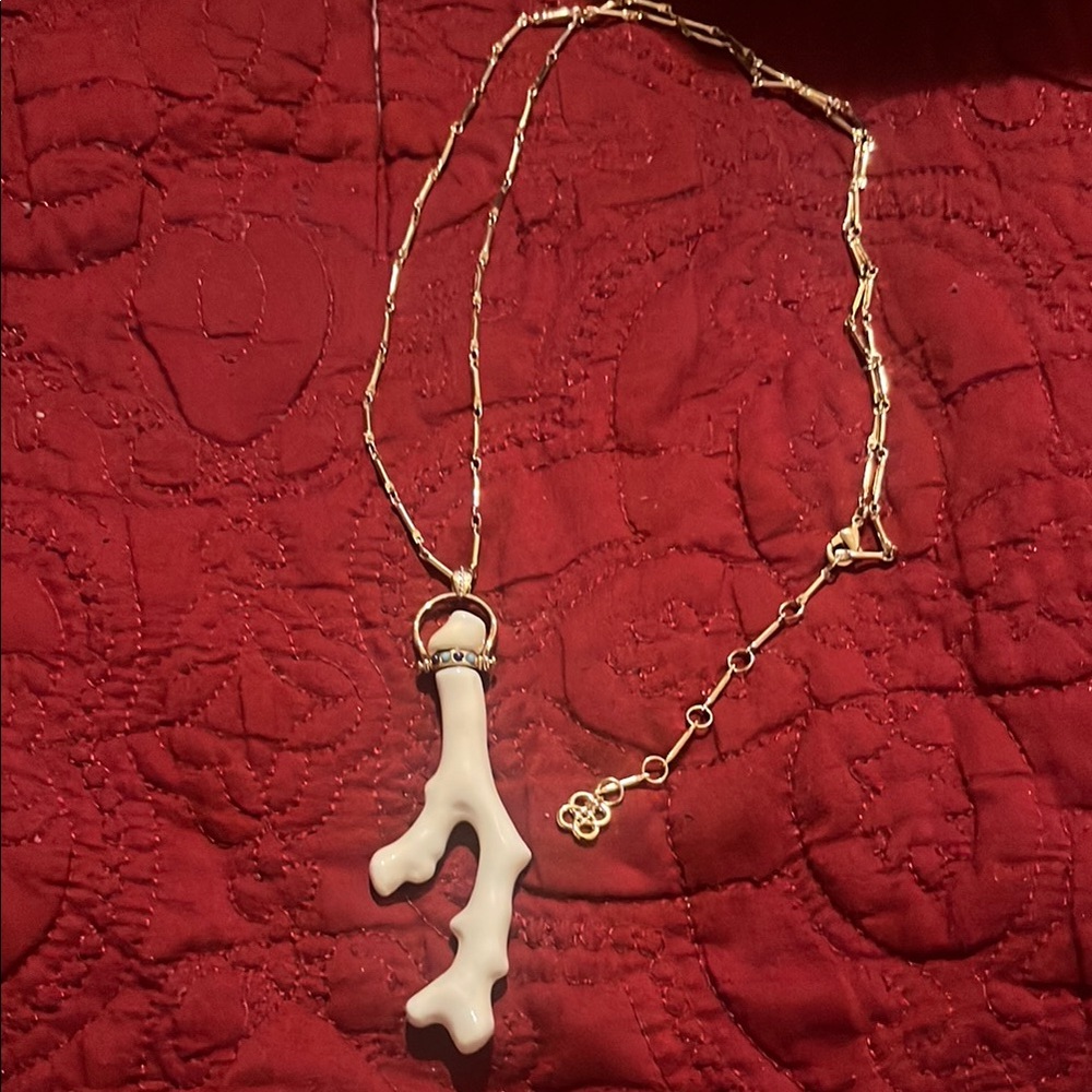 Stella and Dot Cameron Gold and White Coral Shaped Necklace